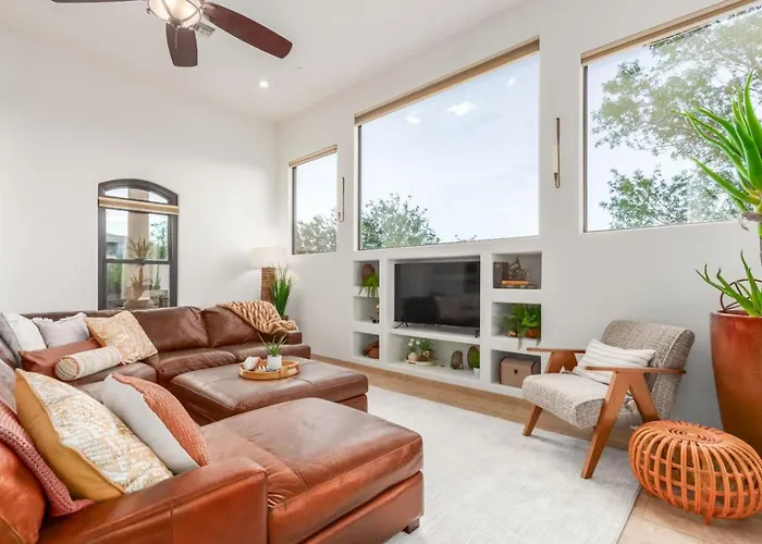 5br, 3 Den Oasis With Pool, Hot Tub And Fountain Views Holiday home *