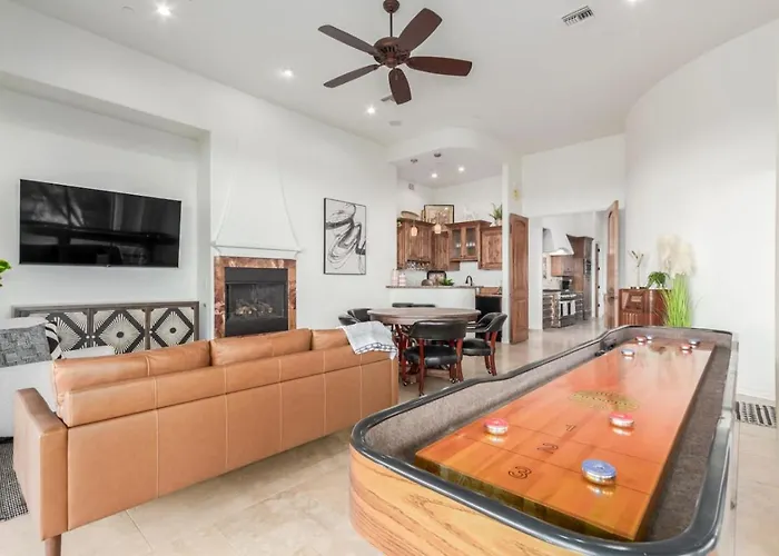 5br, 3 Den Oasis With Pool, Hot Tub And Fountain Views Holiday home