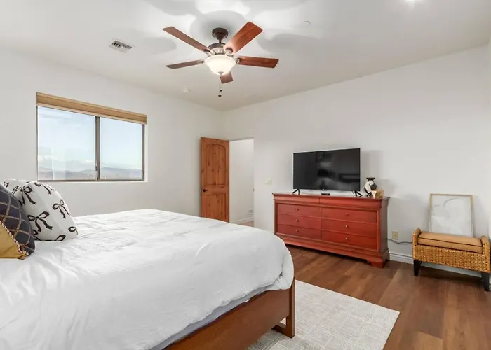 5br, 3 Den Oasis With Pool, Hot Tub And Fountain Views