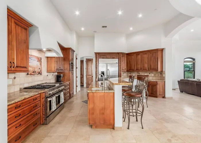 5br, 3 Den Oasis With Pool, Hot Tub And Fountain Views Holiday home