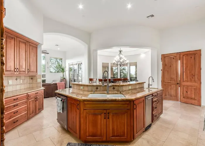 5br, 3 Den Oasis With Pool, Hot Tub And Fountain Views *