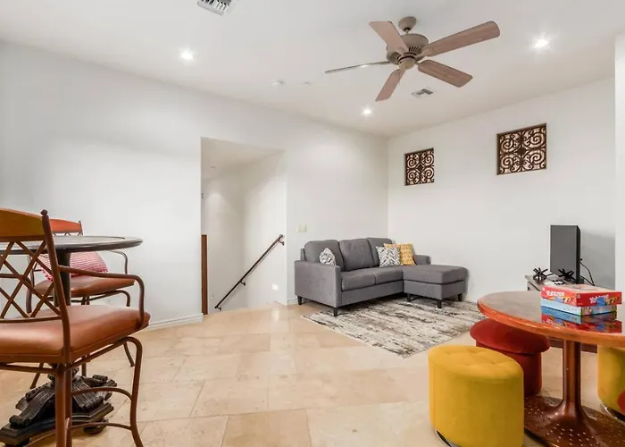5br, 3 Den Oasis With Pool, Hot Tub And Fountain Views Holiday home *