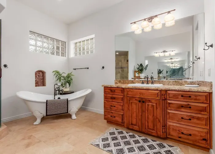 5br, 3 Den Oasis With Pool, Hot Tub And Fountain Views Holiday home Fountain Hills