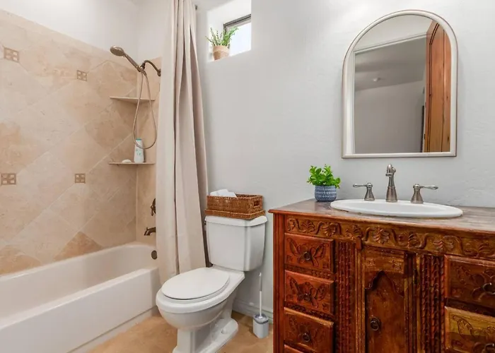 5br, 3 Den Oasis With Pool, Hot Tub And Fountain Views Holiday home *