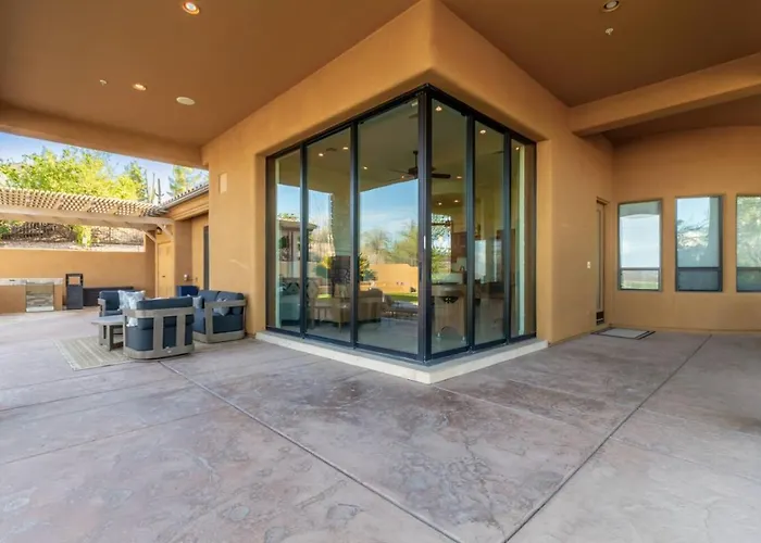 5br, 3 Den Oasis With Pool, Hot Tub And Fountain Views Holiday home